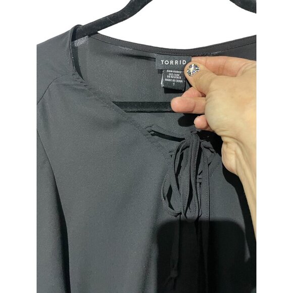 Torrid Women's Georgette Tie Front Flutter Short Sleeve Blouse Black Size 1-14/1 - Picture 3 of 5